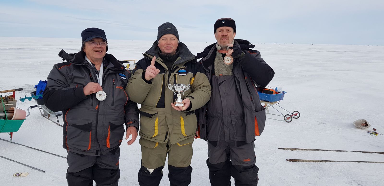 Kaare jääaluse kalapüügi võistlused Kallastel (Peipsiäärel)